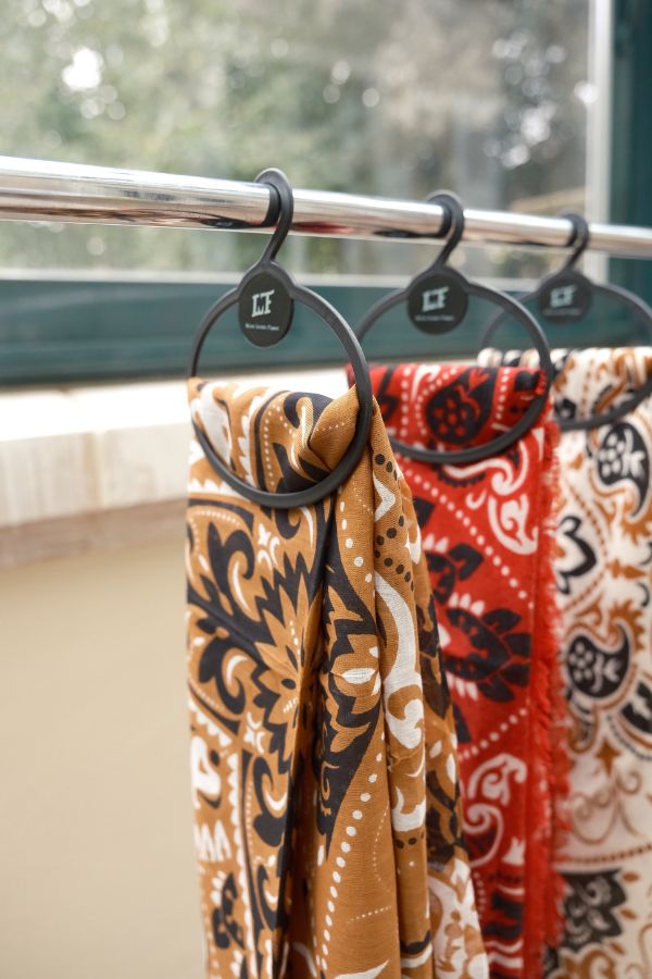 Scarf hanger