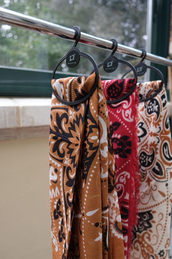 Scarf hanger